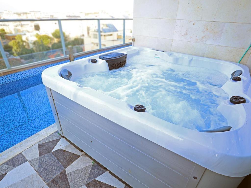 Luxury Rooftop Apartment In Netanya Exteriör bild